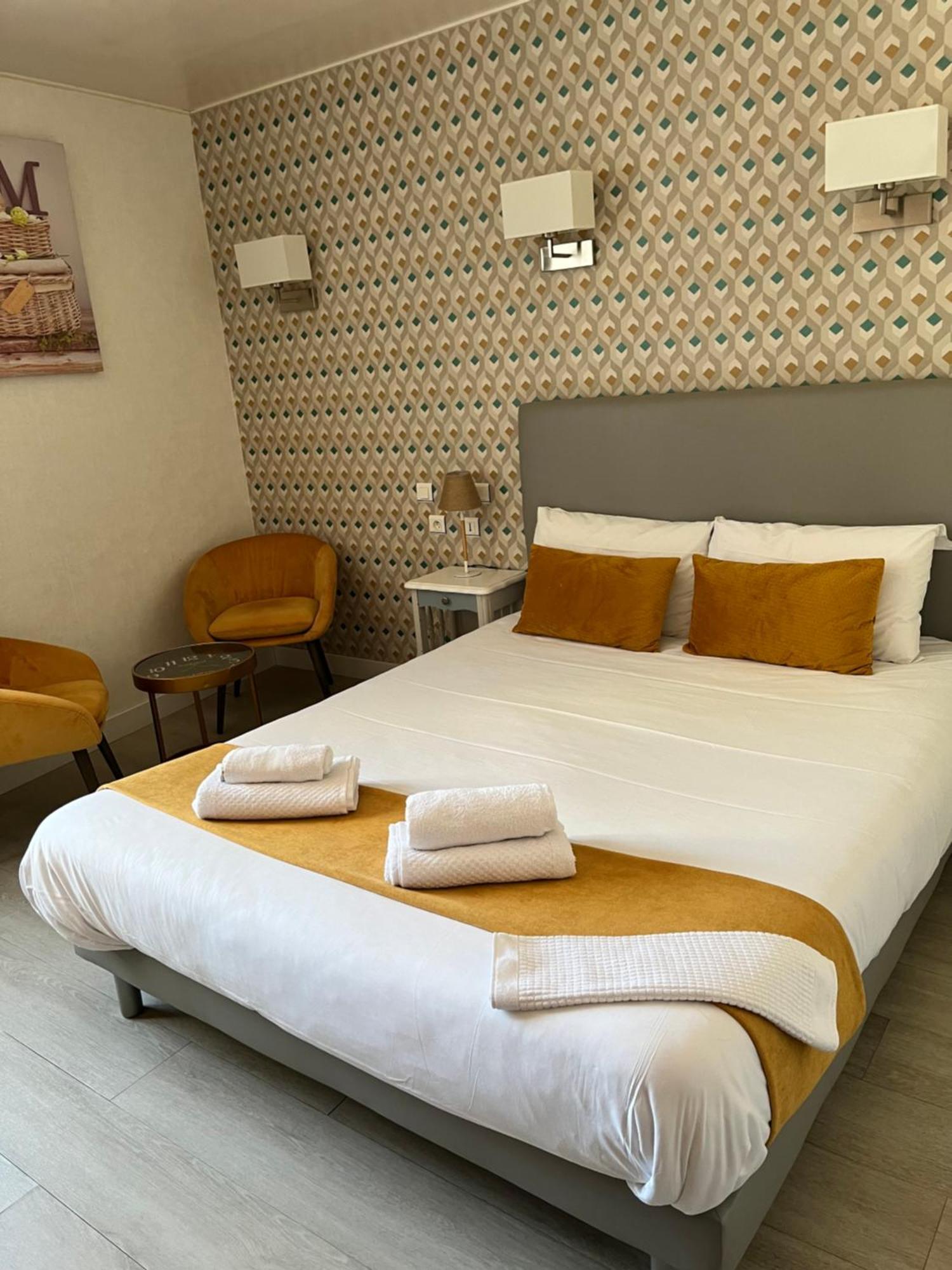 Hotel Du Nord - Ville-Haute Saint-Flour  Εξωτερικό φωτογραφία